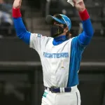 新庄日本ハム　逆転V見えた！首位ソフトバンクに2ゲーム差　入院中の打撃コーチに贈る16安打10得点