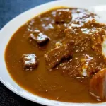 外食でわざわざカレー食ってるやつって頭おかしいと思ってる