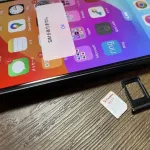 お前らが「SDカード」「イヤホンジャック」「物理SIM」対応の旧世代型スマホをありがたがる理由