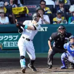 阪神　佐藤輝明が衝撃の２打席連発！鮮やか流し打ちで３８号　甲子園で２桁アーチに到達　１試合５打点の大暴れに聖地が騒然