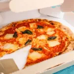【悲報】日本のピザ、あまりにも高すぎる