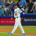 【MLB】ドジャース本拠地なのに…　ロバーツ監督に特大ブーイング　大谷翔平2勝目の権利も、また救援失敗に悲鳴