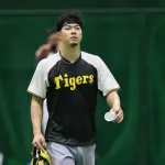 阪神・藤川監督　ベンチ外の佐藤輝に言及「超人ではないということですね」「体調調整だけで休ませることはない」