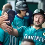 【MLB】マリナーズ・ローリー捕手が55号＆56号連発！　55号で両打ち新記録、56号でグリフィーの球団最多に並ぶ…　今季2度目両打席弾