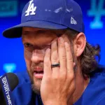 ドジャース　カーショーが引退会見で涙「彼らの目を見るのがつらい」と声震わせる