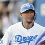 【中日】中田翔に巨人・坂本、楽天・則本らからスタンド式花束とコチョウランが計150個届く