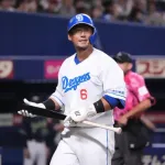 中田翔、涙なく笑顔で交代　引退試合で拍手に包まれる　打席ではオール直球で３球三振