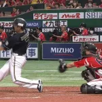 西川龍馬、登録抹消で首位打者が絶望的に…　自打球で骨折