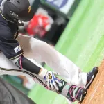西川龍馬、自打球で『右脛骨骨折』首位打者は絶望的に