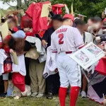 カープ堂林＆田中広輔が由宇2軍最終戦でサイン会。カープファンに神対応