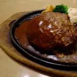 【悲報】中身とろとろ生ハンバーグ、集団食中毒がテロ並みに・・・・・・・・・・・・