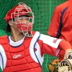 カープ二俣、捕手再挑戦へ「腹くくった」新井監督からの打診で決断。最強のバイプレーヤーを目指す