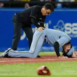 阪神・才木にアクシデント…弾丸ライナーが右足甲付近直撃し悶絶　ベンチで治療→投球練習→続投断念で降板