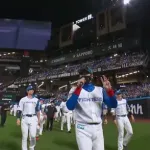 新庄監督「ソフトバンクも負けましたー！！」　※最終戦セレモニーにて