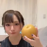 【画像】美人声優の井澤詩織さん、梨を食す