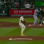 大谷翔平、第一打席で中堅フェンス直撃のスリーベースヒット！！！！！！！！！！！！！！