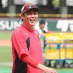広島・新井監督が来季続投 「麦のように頑張っていきたい」