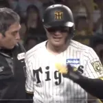 白井球審と森下翔太、一触即発wwwwwwwwwwww