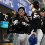 ソフトバンク連覇王手！柳町が逆転勝利呼ぶ自己新5号2ラン、近藤で同点、栗原V打　上沢が粘りの12勝目