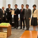 【悲報】小泉進次郎農水相、シャインマスカットを海外に売り飛ばそうとして山梨知事から抗議される