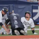 森友哉 右足かかと付近に死球受け交代