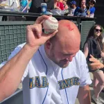 大谷翔平55号ボール、36歳パパが決死のダイブで頭流血…お宝ボール売却宣言「3人の子供のためなら売る」