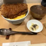 【画像】卵でとじないカツ丼、とんでもないボリュームで騒然ｗｗｗｗ
