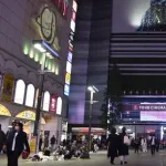 【動画】トー横女子の昼飯、ケンモメシを超える・・・・・