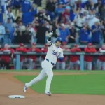 【MLB】大谷翔平　先頭打者弾！苦手右腕の162キロはじき返し、低空189キロ弾　本拠大熱狂　ベンチで笑顔