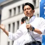 【画像】小泉☆自演乙☆進次郎、討論会中もスマホｗｗｗｗｗ