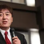 楽天石井一久GMへの意外な逆風。担当記者「監督だけ責任取り辞任し石井GMはずっといるのに選手が反感」