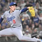 “守護神”佐々木朗希は「バケモノのよう」　最速163キロ…PS初登板に米記者絶賛「救世主だ」