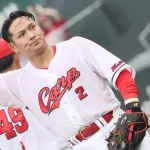 カープ田中広輔、涙こらえ後輩にエール「来年は球場を満員にする野球を」
