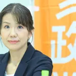 【悲報】参政党・豊田真由子、またもパワハラが発覚「激高して網タイツを投げつける」