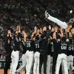 三大ソフトバンク優勝で大きく株を落とした人「新庄剛志」「甲斐拓也」