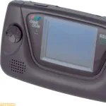 【SEGA】 ゲームギア発売35周年!カラー液晶が魅力、セガ初めての携帯型ゲーム機 『シャイニング・フォース外伝』『魔導物語』など