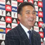 【悲報】JFAのお偉いさん、フランスへの機内でエ〇画像を見ていて逮捕