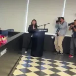 サブロー監督就任会見に谷保さんがサプライズで登場!