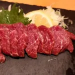 「馬刺し」とかいう、お肉界のダースホースｗｗｗｗｗｗｗ