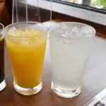 【悲報】ドリンクバーで100%オレンジジュース注いだら水と一緒に出てきたんだが？？ｗｗｗｗｗｗｗｗｗｗｗｗｗｗｗｗ