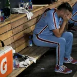 フィリーズ・カーカリング(24)「どうすりゃいいんだ…」ベンチで独り泣く