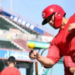 カープ末包、ピラティス導入で来季は不動の4番誓う！｢来季は譲りたくない」