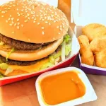 マクドナルド←モスと比べて質が低いのに、なぜか食いたくなるよな