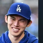 【悲報】キムヘソンさん、大谷にはペコペコして佐々木朗希のグータッチは無視する人間だった