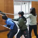 【動画】最近のさすまた、女性でも簡単に弱男おじさんを撃退できるｗｗｗｗｗ