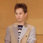 《中居正広に“変化”》変装をやめて素顔で外出　湘南エリアの高級マンションを購入したとの情報も、恋人と暮らす新たな拠点になる可能性