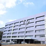 教員免許偽造わいせつ教師、追跡逃れるため養子縁組で最低でも3回苗字を変えていたｗｗｗｗｗｗ