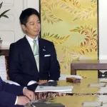 自民、議員定数削減を受け入れwwww