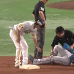 【パCS】 山縣と周東が交錯　盗塁時にスパイクが左膝に…