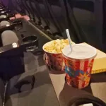 映画「鑑賞料金1800円＋ポップコーンセット900円＝2700円必要です」